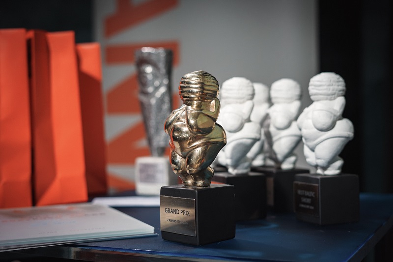 Festivāls 2ANNAS brīdina par mākslas cenzūras riskiem Rīgas domes kultūras atbalsta politikā